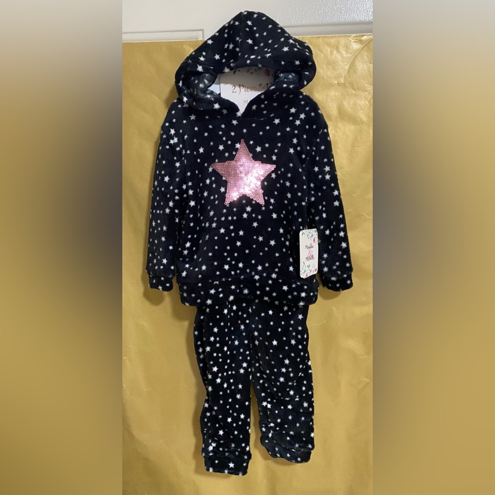 ⭐️Maddie & Michelle Hooded Sweatshirt & Pants Set Size 24 Month